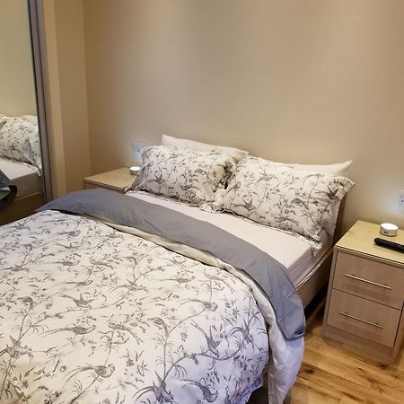 London Luxury Apartment 4 Bedroom Sleeps 12 People With 4 Bathrooms 1 Min Walk From Station Wanstead Eksteriør bilde