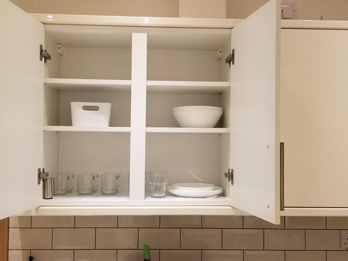 London Luxury Apartment 4 Bedroom Sleeps 12 People With 4 Bathrooms 1 Min Walk From Station Wanstead Eksteriør bilde