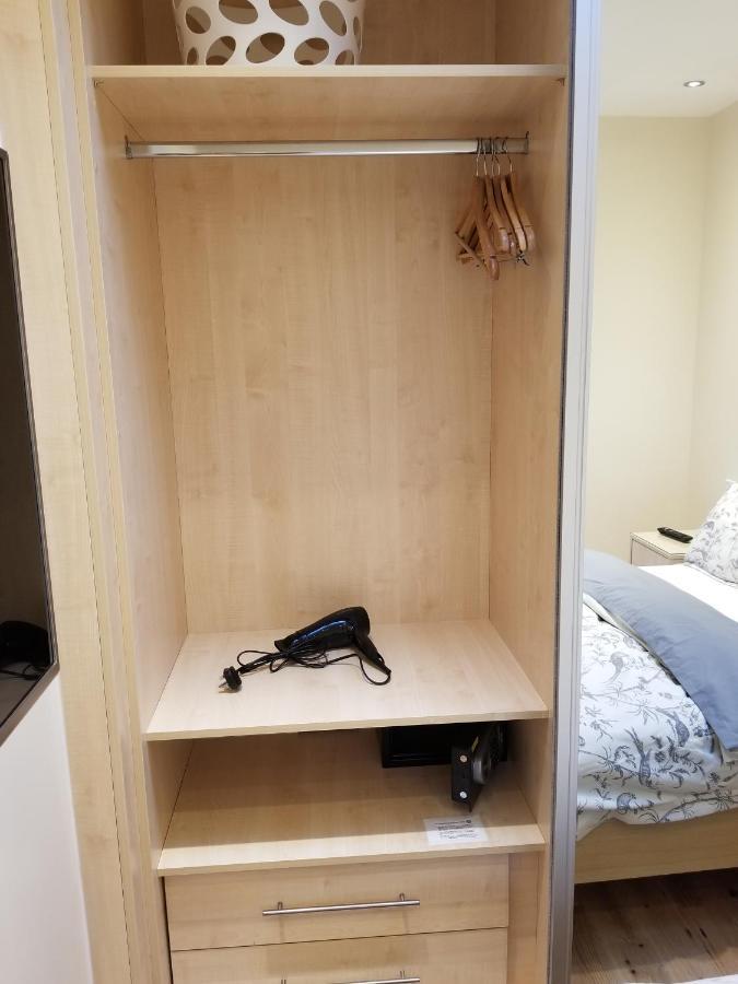 London Luxury Apartment 4 Bedroom Sleeps 12 People With 4 Bathrooms 1 Min Walk From Station Wanstead Eksteriør bilde