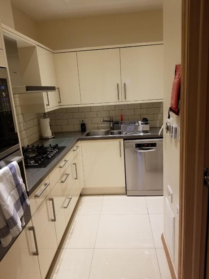 London Luxury Apartment 4 Bedroom Sleeps 12 People With 4 Bathrooms 1 Min Walk From Station Wanstead Eksteriør bilde