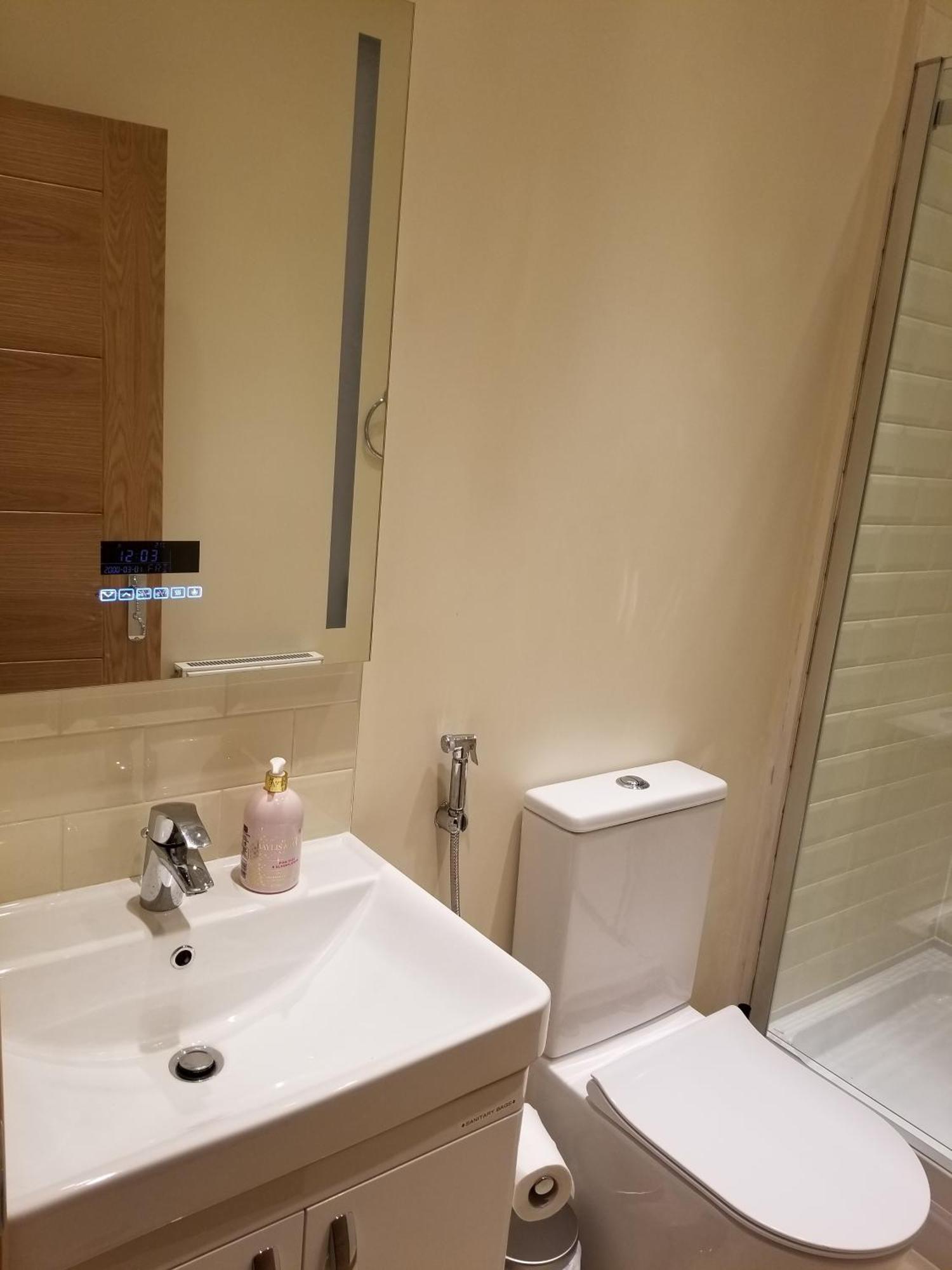 London Luxury Apartment 4 Bedroom Sleeps 12 People With 4 Bathrooms 1 Min Walk From Station Wanstead Eksteriør bilde