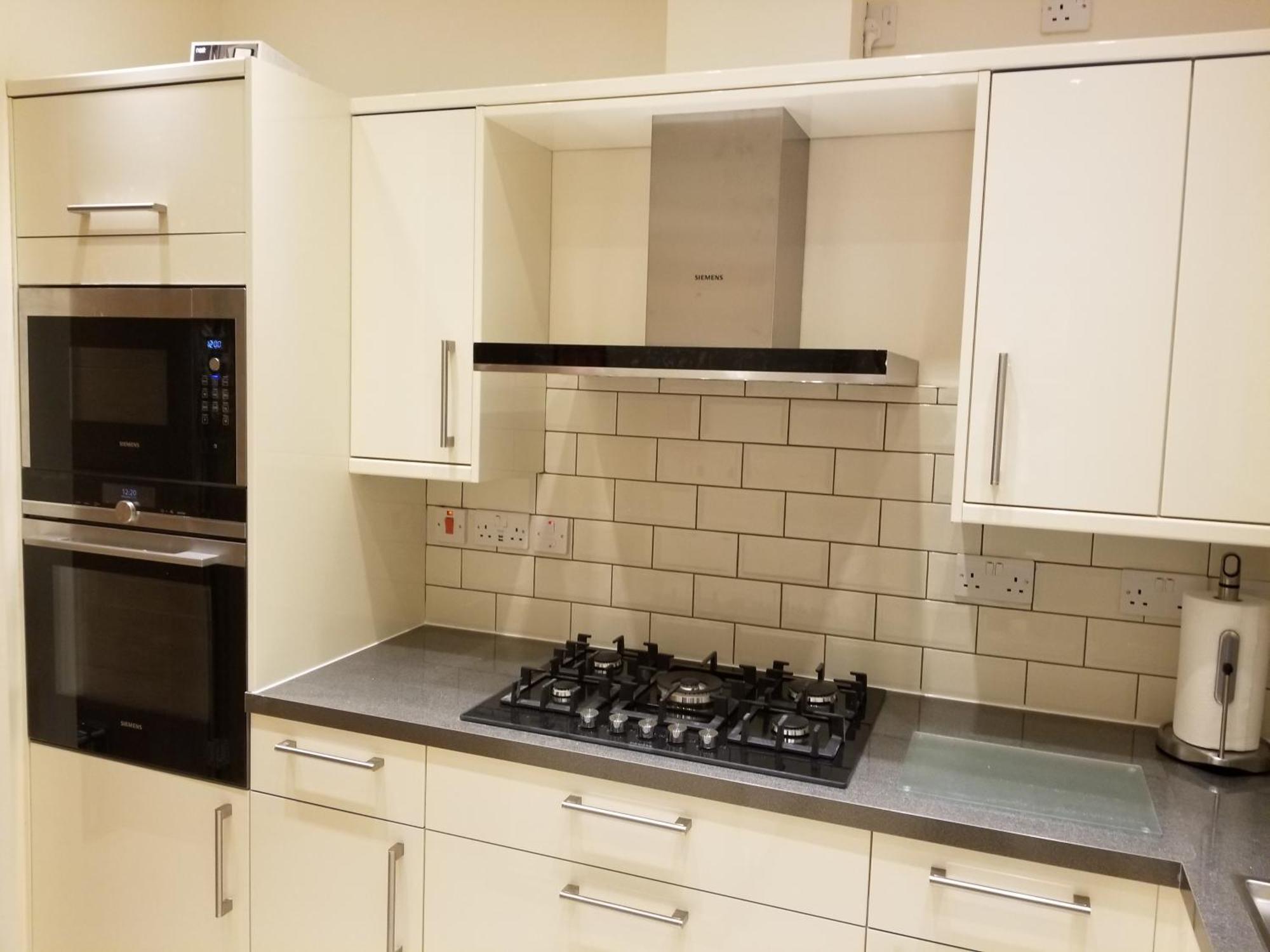 London Luxury Apartment 4 Bedroom Sleeps 12 People With 4 Bathrooms 1 Min Walk From Station Wanstead Eksteriør bilde