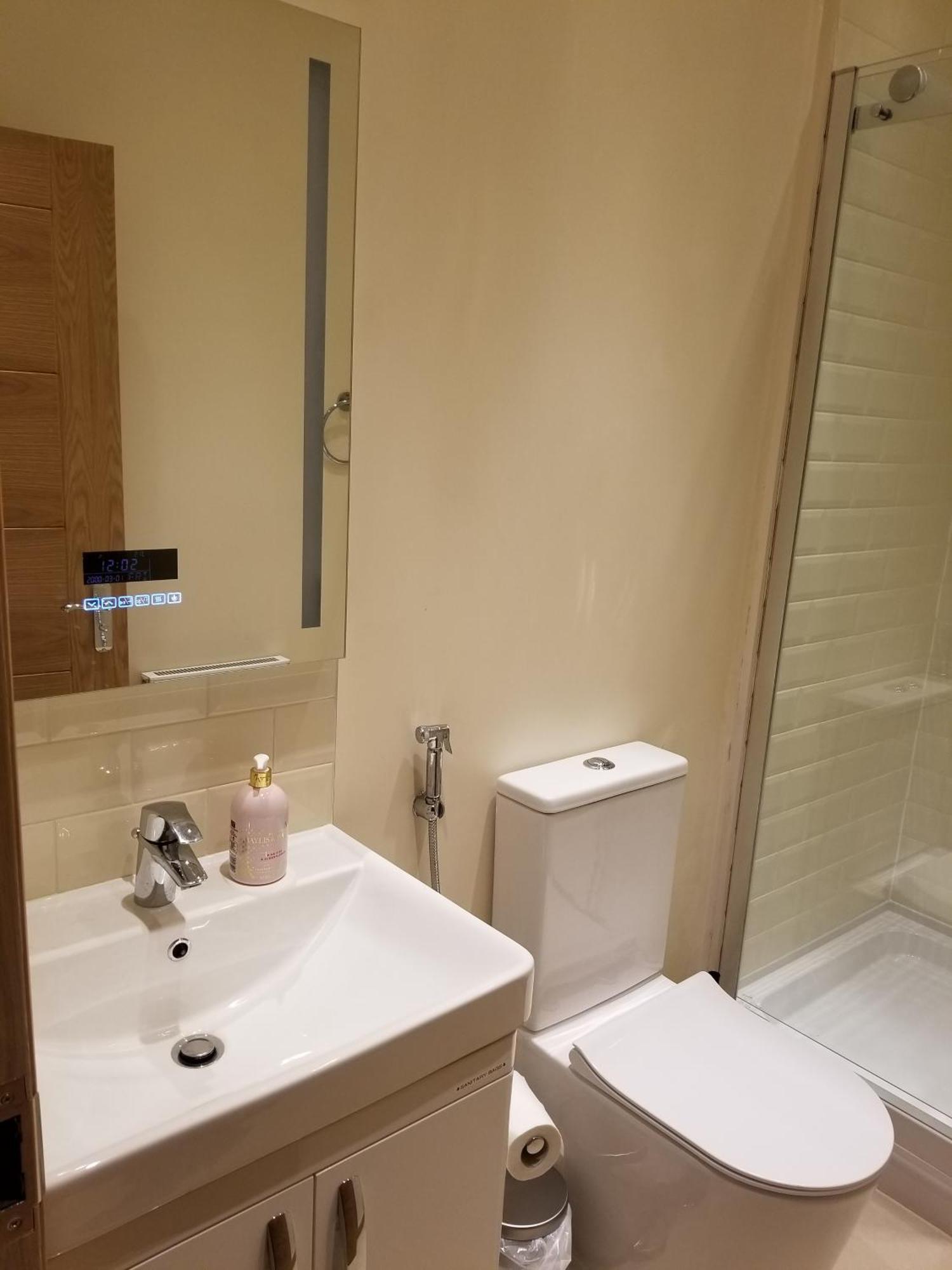London Luxury Apartment 4 Bedroom Sleeps 12 People With 4 Bathrooms 1 Min Walk From Station Wanstead Eksteriør bilde