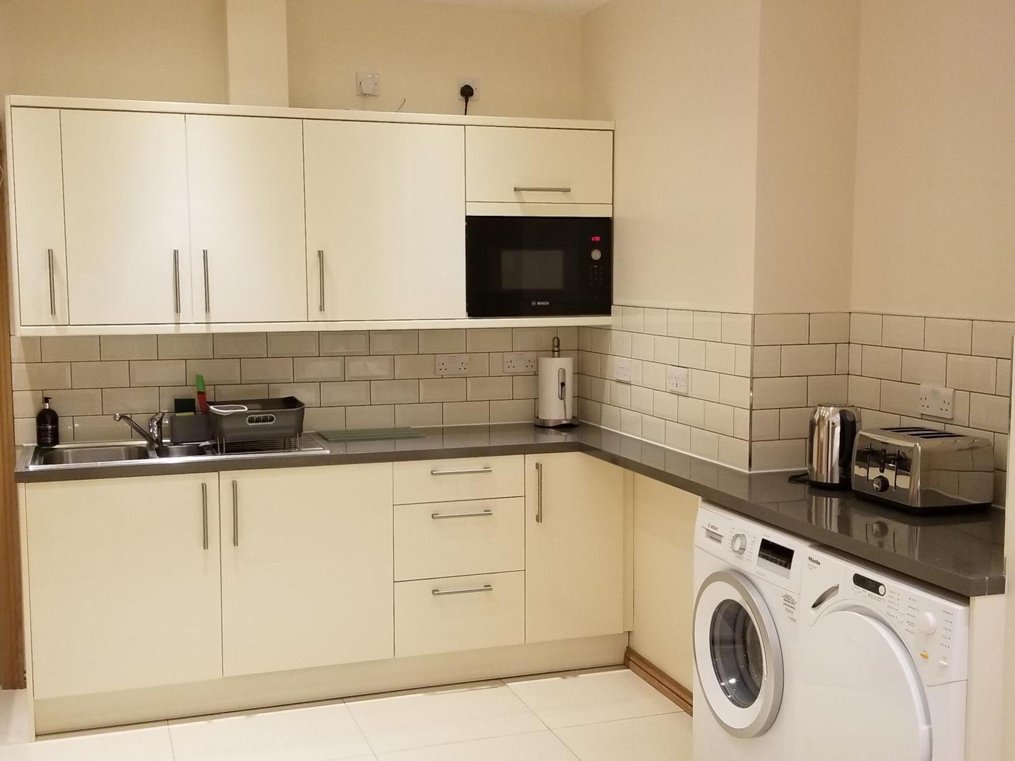 London Luxury Apartment 4 Bedroom Sleeps 12 People With 4 Bathrooms 1 Min Walk From Station Wanstead Eksteriør bilde