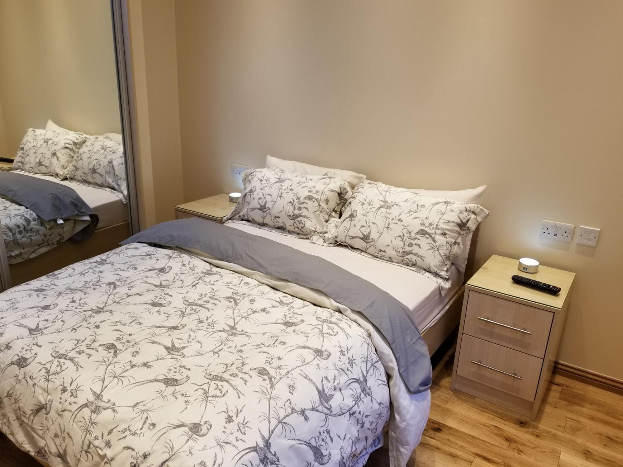 London Luxury Apartment 4 Bedroom Sleeps 12 People With 4 Bathrooms 1 Min Walk From Station Wanstead Eksteriør bilde